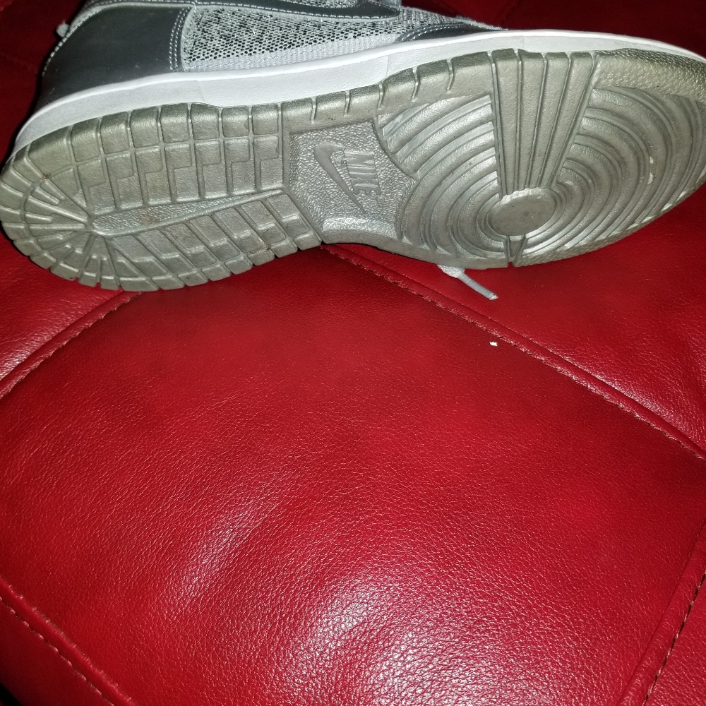 Nike - Picture 2 of 3